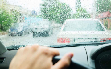 Esős napok jönnek, mind járművel, mind gyalogosan körültekintőbben közlekedjen!