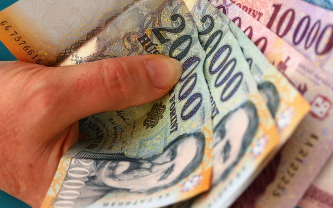 KSH: a bruttó átlagkereset 621 200 forint volt 2023 novemberében