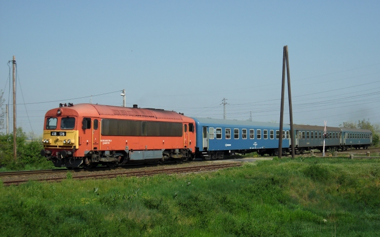 Halálra gázolt a vonat egy nőt Győrszabadhegyen