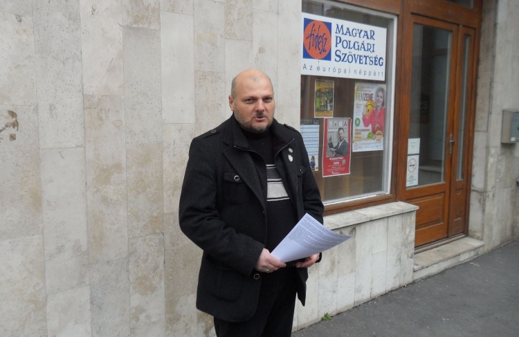 A Jobbik büntetőfeljelentéseket tesz korrupció-gyanús ügyekeben