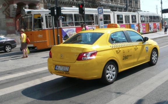 Mától csak sárga taxikkal lehet utazni Budapesten