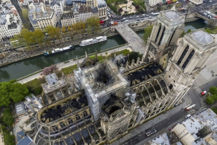 Szeptemberben befejeződhet a leégett Notre-Dame huszártoronya körüli állványzat elbontása