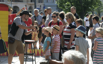 Játék és szórakozás a Várkertben és Fő téren