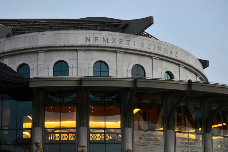Kisebb tűz miatt kiürítették a budapesti Nemzeti Színházat
