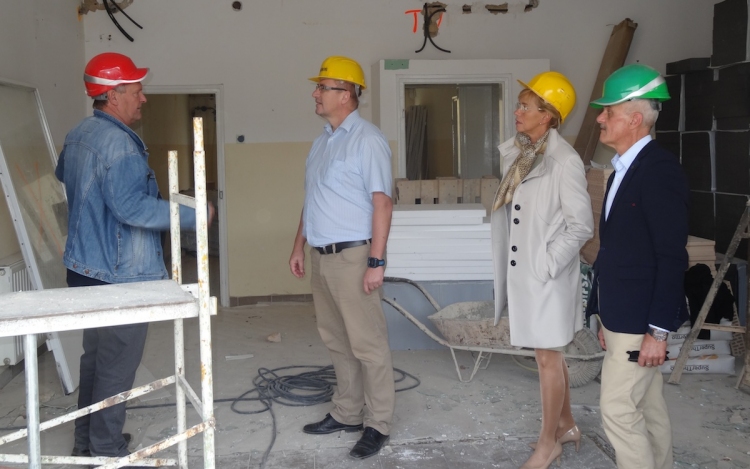 Jól haladnak a Huszár lakótelepi orvosi rendelő felújítási munkálatai