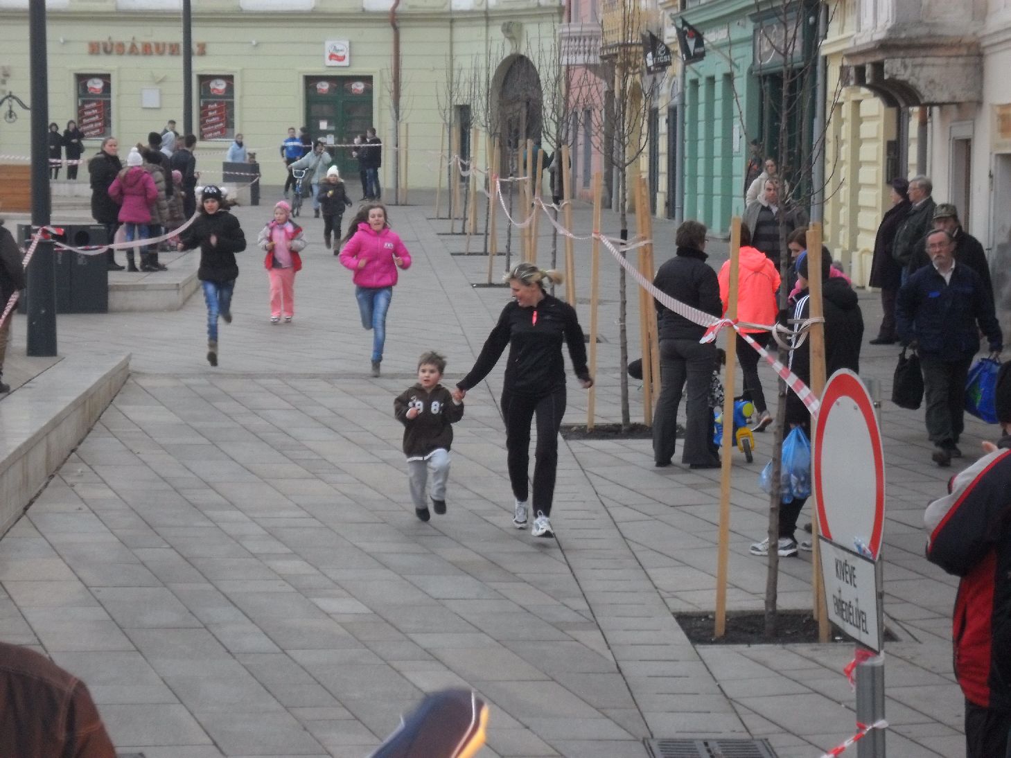 400-an vettek részt a szilveszteri futáson Pápán
