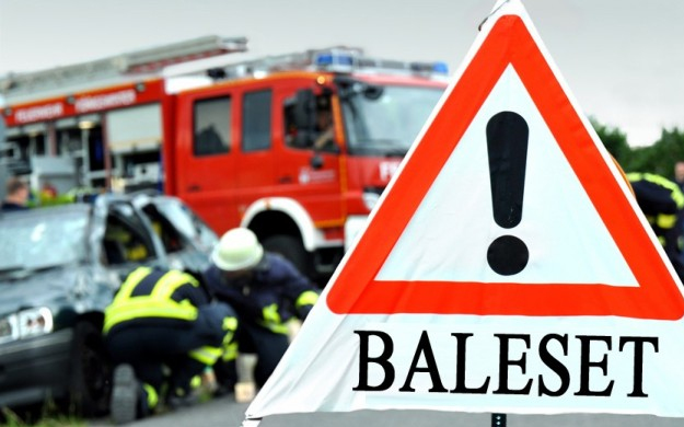 Baleset a 83-ason Takácsi és Gyarmat között