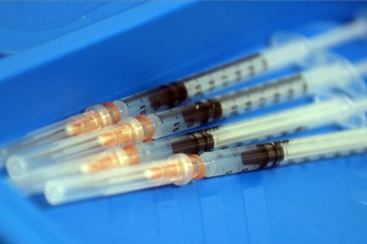 Újabb 260 ezer adag Pfizer-vakcina érkezett