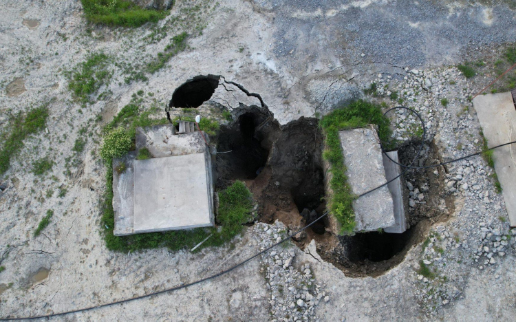 Parajd - Újabb beomlások nyomán ismét sós víz került a Korond-patakba