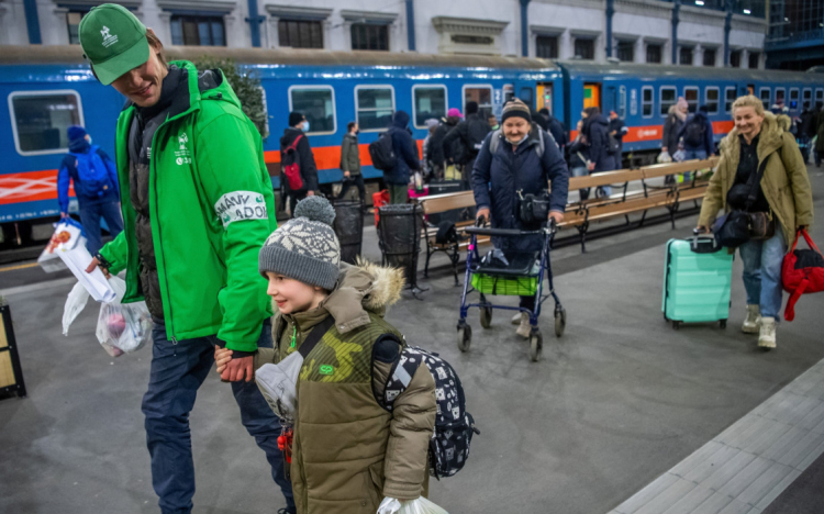 Már csaknem 200 ezer Ukrajnából érkező menekültet fogadott be Magyarország