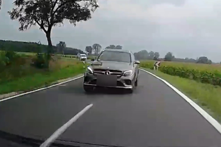 Vérfagyasztó jelenet a 83-ason