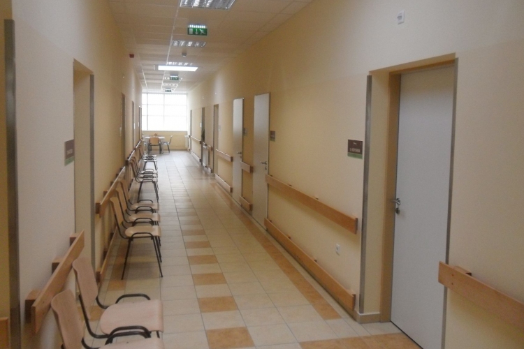 EMMI: Nincs terítéken kórházak bezárása és intézmények összevonása