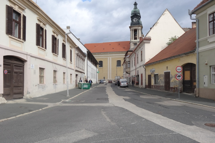 Hétfőn kezdődik a Korvin utca felújítása