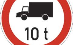 Kitiltották a nehéz tehergépjárműveket