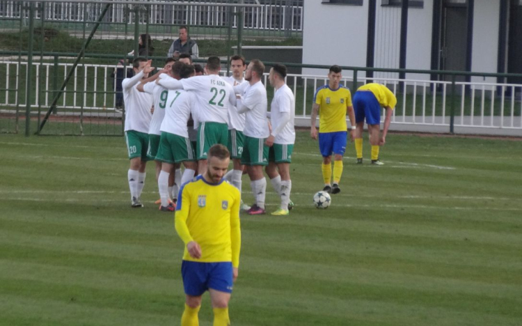 Simán verte az Ajka a tartalékosan felálló pápaiakat