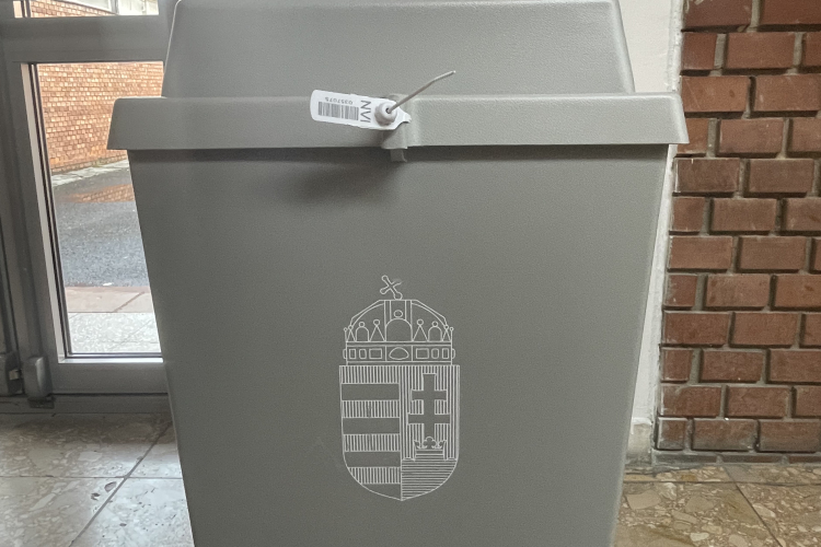 9 óráig több mint 10 százalék szavazott