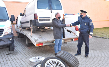 Visszaadták az ellopott tárgyakat a pápai rendőrök