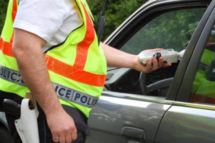  Ittasan vezetett a sofőr, a rendőrök elfogták