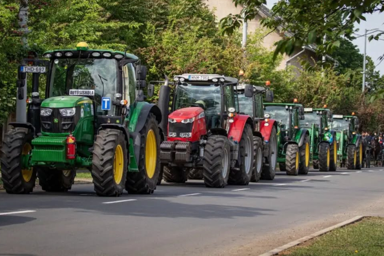 Traktoros ballagást tartanak a mezős diákok – különleges felvonulás lesz Pápán