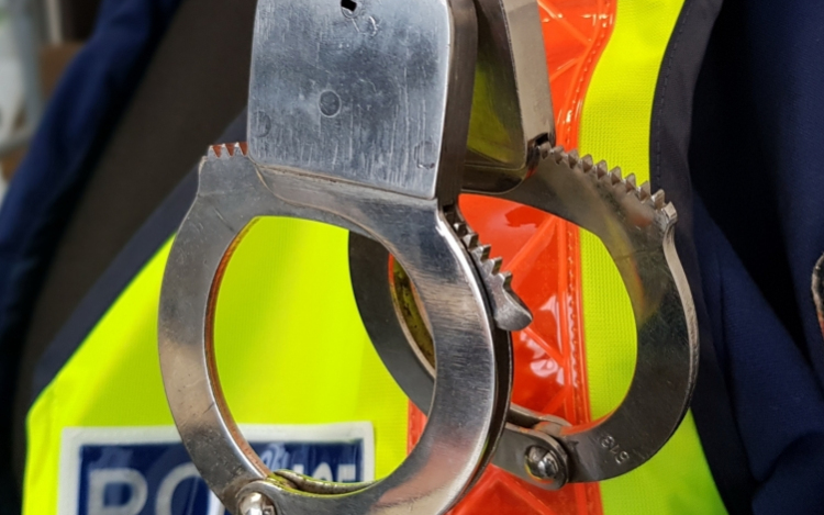 Egy budapesti nő és társa próbáltak 300 ezer forint értékben tárgyakat ellopni az egyik pápai áruházból