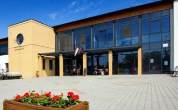 Uszoda bezárás - Jobbik: Vonják vissza az ideiglenes bezárást