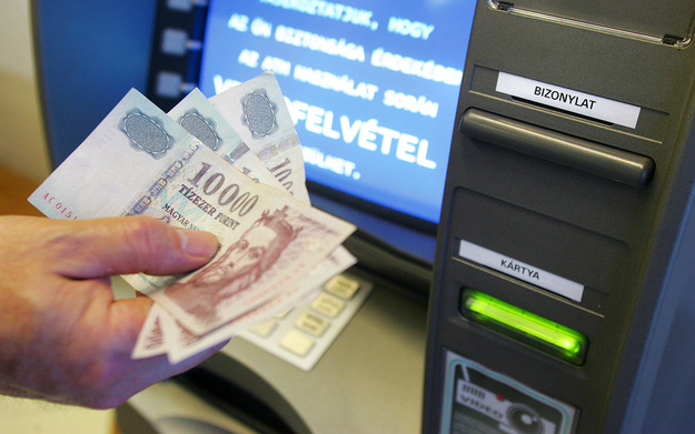 Barátnőjét lopta meg