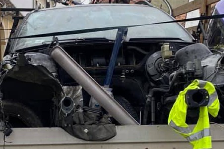 Közterületen bontott autót a pápai férfi