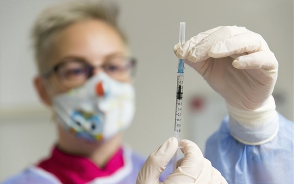 Több mint egymillió adag Pfizer-BioNTech-vakcina érkezett eddig Magyarországra