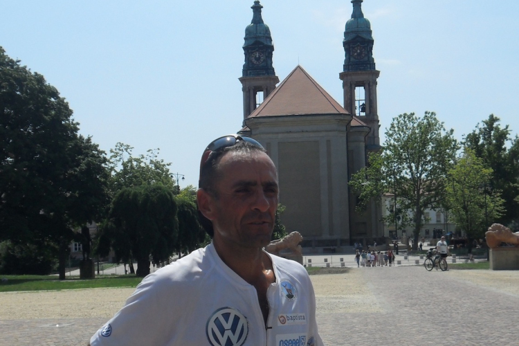 800 kilométert fut Kárpátaljáért