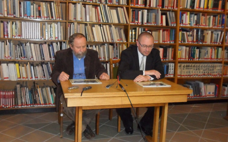 Kapható a 2014-es Pápa naptár