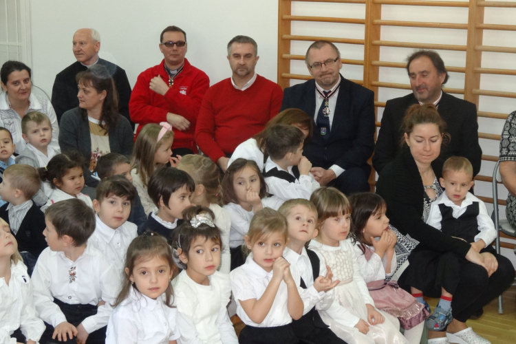 Szent Anna Óvoda - Adományátadás és Karácsonyi Műsor