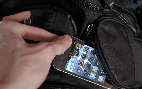 Műszaki cikkeket lopott