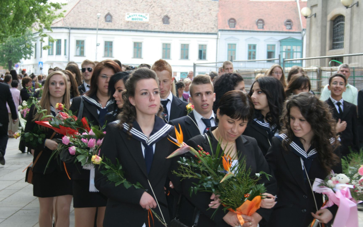 Elballagtak a pápai diákok
