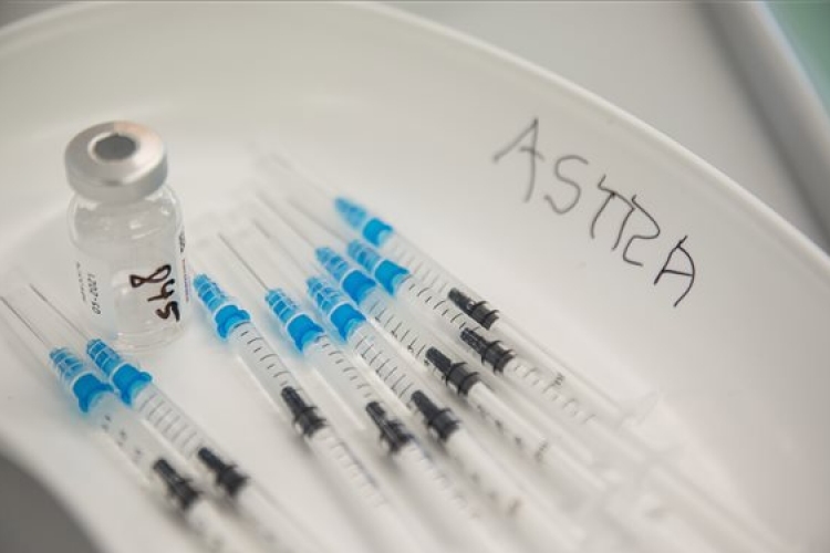 Felfüggesztették az AstraZeneca-vakcina használatát Olaszországban is