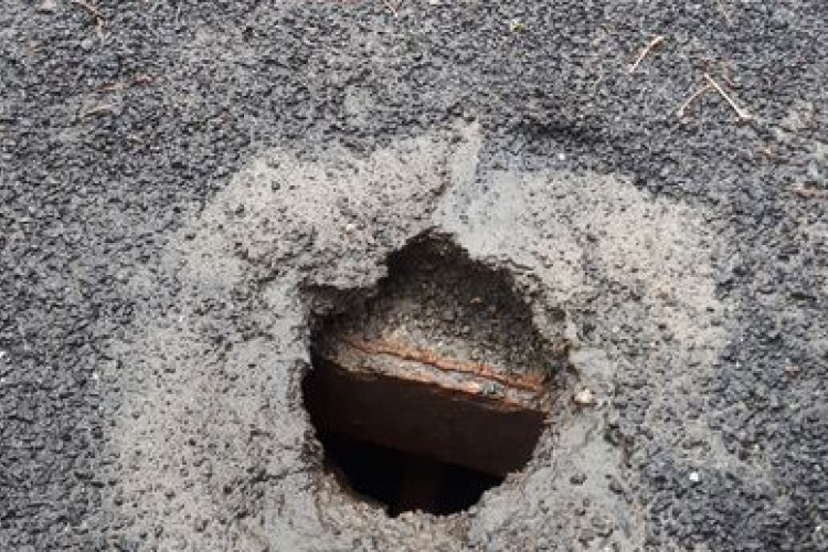 Rejtélyes lyukak jelentek meg az Erzsébet ligetben