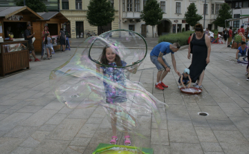 Megkezdődött a játék a Fő téren