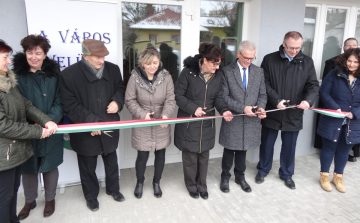 Átadták a Huszár lakótelepi orvosi rendelő megújult épületét