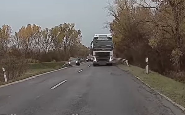 Durva előzést vett fel a fedélzeti kamera Szany és Marcaltő között, a Rába-hídnál