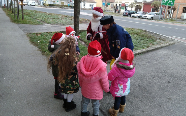 Mikulás napi közlekedési akció Pápán