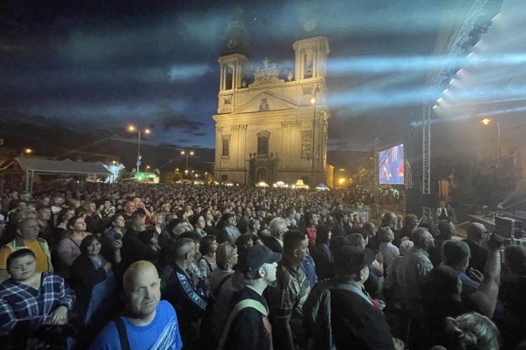 A vurstlitól a Karthago koncertig - Képgalériánk a Pápai Játékfesztivál első napjáról