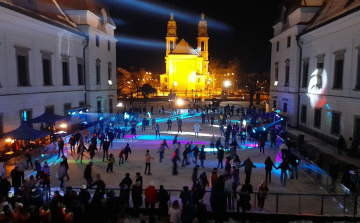 Jégpályát vásárolna Pápa!