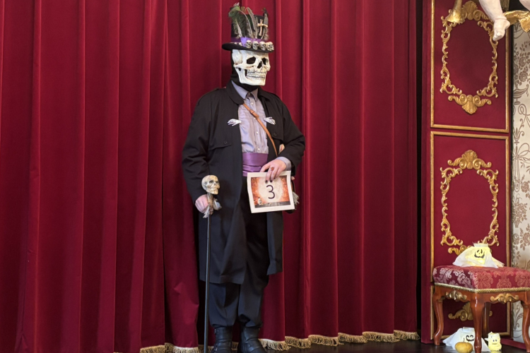 Rémisztő jelmezek az Esterházy-kastélyban