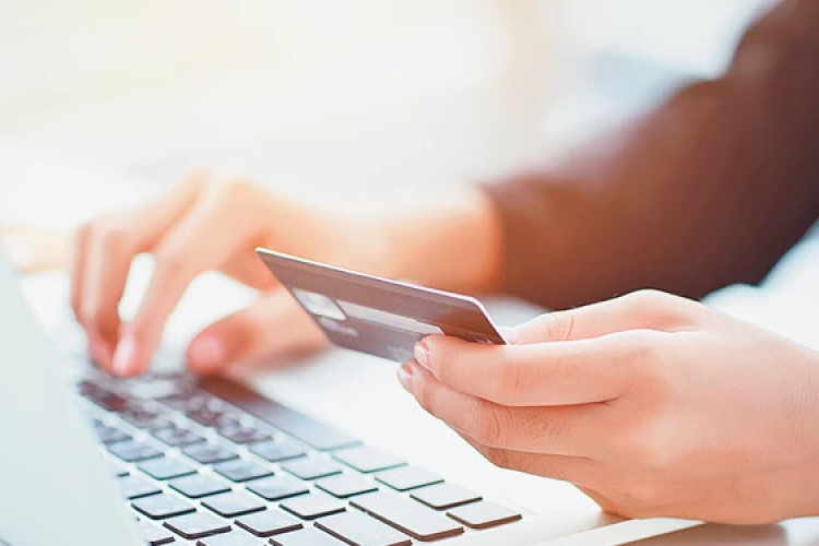 Miután elváltak, a volt férj még megrendelt egy rakás cuccot az asszony kontójára