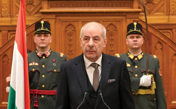 A köztársasági elnök törölte az orosz szót a bejegyzéséből