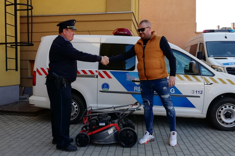 Visszaadták a pápai rendőrök a lopott fűnyírót