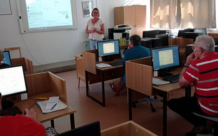 Pápára is megérkezett az Idősoktatás.hu