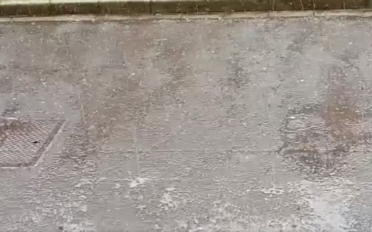 Virágvasárnapi jégeső és zivatar Pápán - Videó