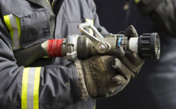 Kigyulladt egy rakodógép Takácsinál