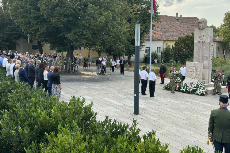 Államalapító Szent Istvánra emlékeztek Pápán