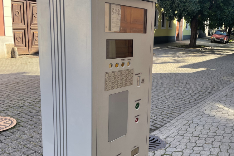 Aki a belvárosban dolgozik, jelentős kedvezményt kap a parkolási bérlet árából májustól